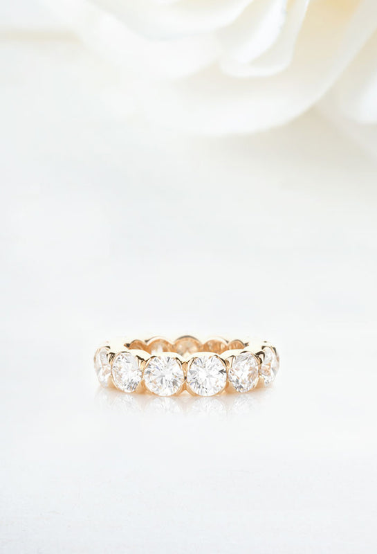 Create your bespoke engagement ring with NOA Bridal jewellery
