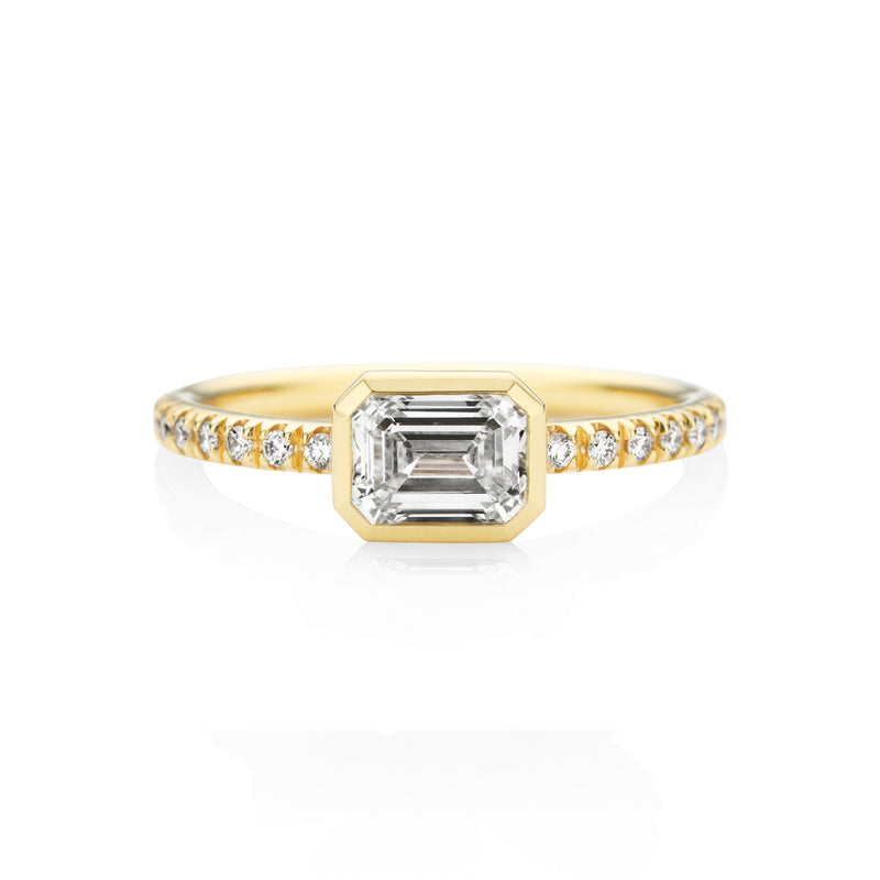 NOA fine jewellery Emerald diamond ring in 18 karat yellow gold