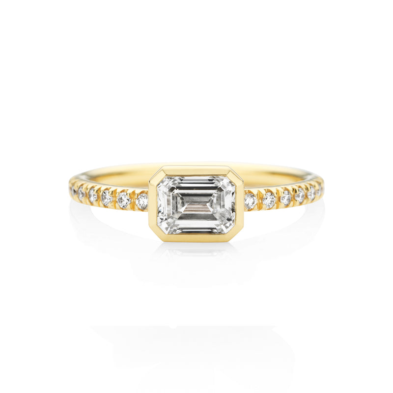 NOA fine jewellery Emerald diamond ring in 18 karat yellow gold