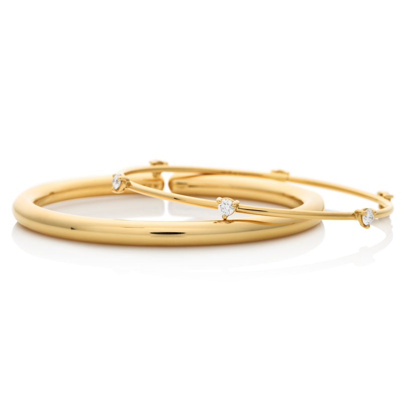 d'Oro 18 karat gold bangles with flexible gold technology from NOA fine jewellery 